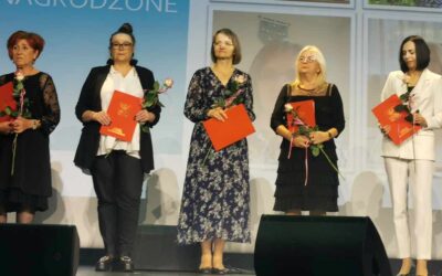 Marszałek wręczył nagrody za wybitne osiągnięcia w dziedzinie pomocy społecznej. Jedną z nich otrzymała Jolanta Rynkowska, dyrektor PCPR w Iławie
