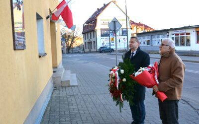 W 43. rocznicę stanu wojennego złożono kwiaty przy tablicy pamiątkowej na murze Zakładu Karnego w Iławie